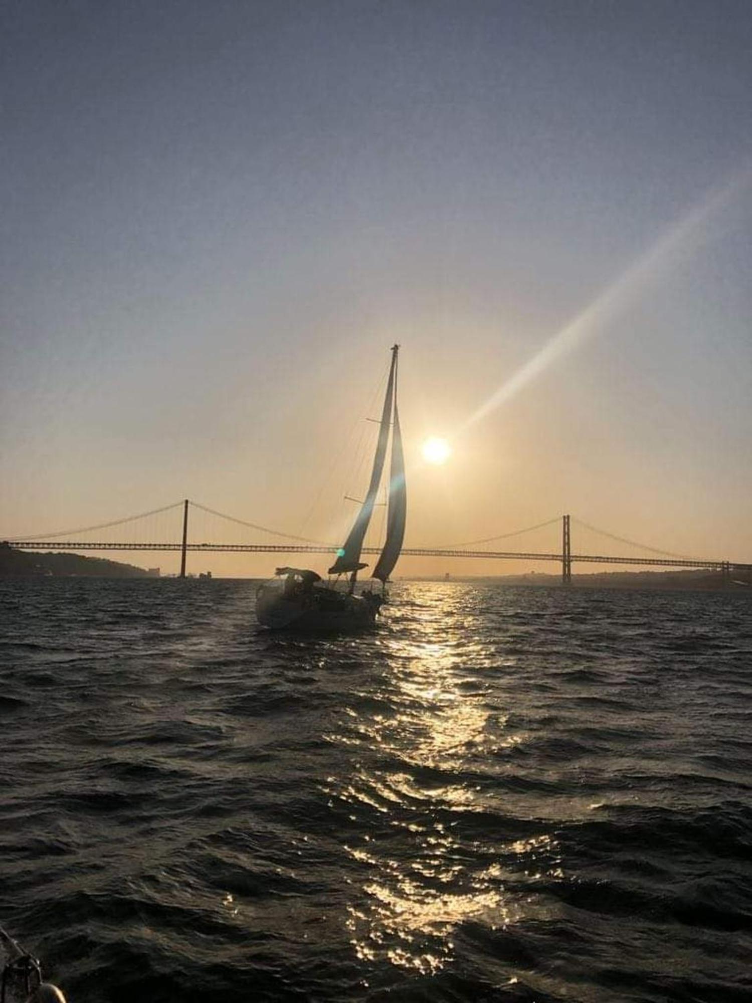 Be Local - Sleep Aboard The Santa Maria Sailing Boat In Lisbon Daire Dış mekan fotoğraf