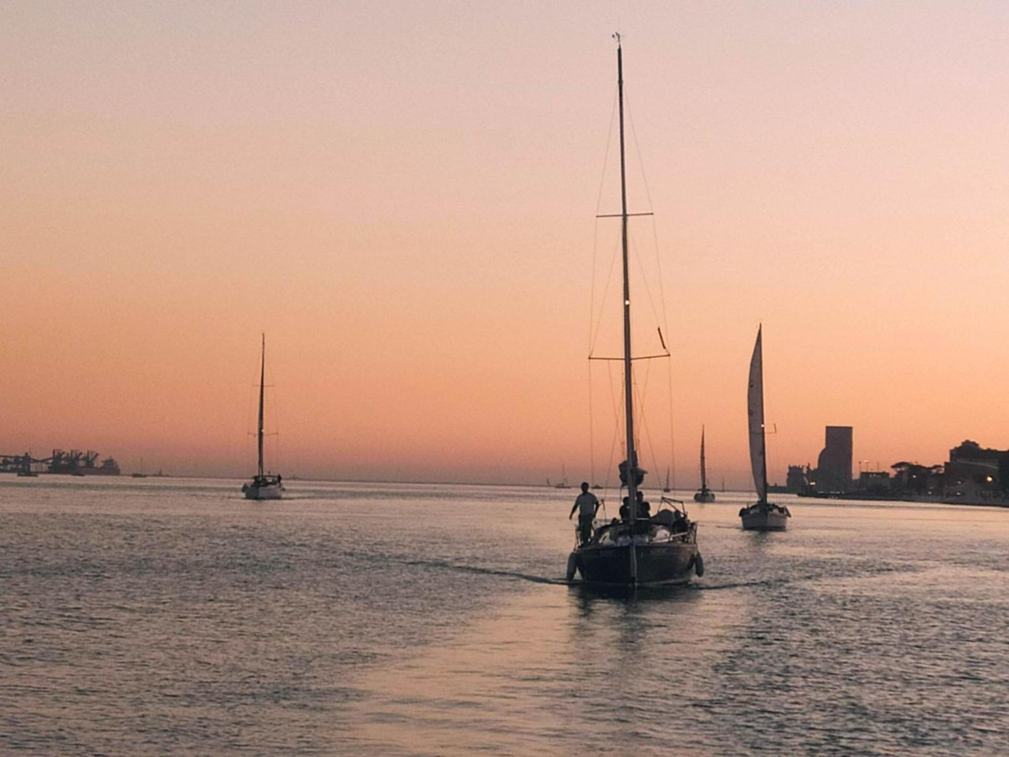 Be Local - Sleep Aboard The Santa Maria Sailing Boat In Lisbon Daire Dış mekan fotoğraf